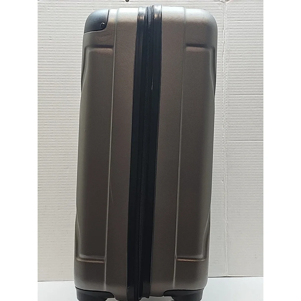 Tag Gateway 20'' Hard Case Spinner‎ Suitcase Luggage Carry On.. USED